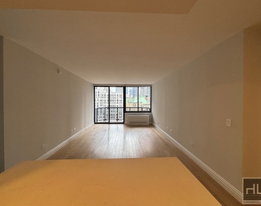 West 48th Street - Photo Thumbnail 5