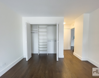 East 63 Street - Photo Thumbnail 5