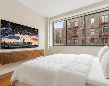 1425 York Avenue - Photo Thumbnail 2