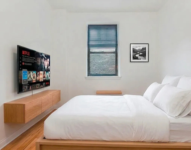 1425 York Avenue - Photo Thumbnail 4