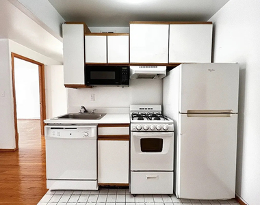 1425 York Avenue - Photo Thumbnail 1