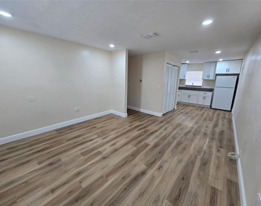 10405 N Arden Avenue - Photo Thumbnail 6