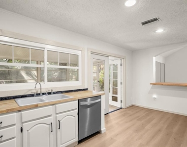 8725 Erie Lane - Photo Thumbnail 16