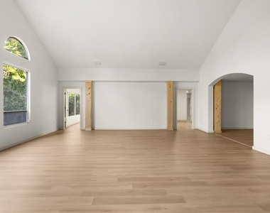 8725 Erie Lane - Photo Thumbnail 21