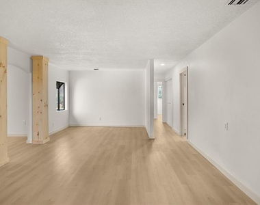 8725 Erie Lane - Photo Thumbnail 25