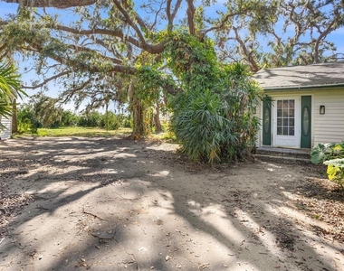 8725 Erie Lane - Photo Thumbnail 37