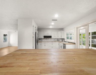 8725 Erie Lane - Photo Thumbnail 13