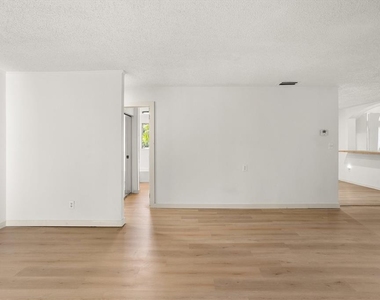 8725 Erie Lane - Photo Thumbnail 8