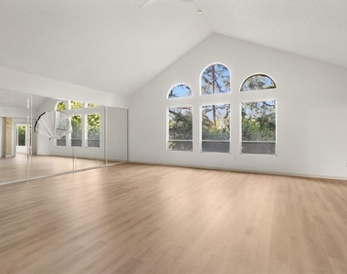 8725 Erie Lane - Photo Thumbnail 11