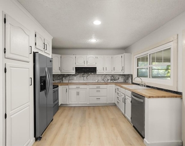 8725 Erie Lane - Photo Thumbnail 14