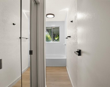 8725 Erie Lane - Photo Thumbnail 26