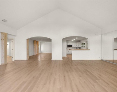 8725 Erie Lane - Photo Thumbnail 12