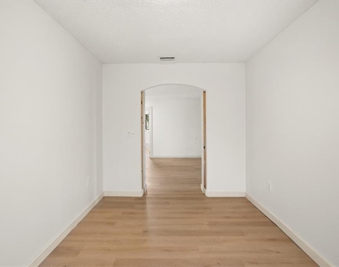 8725 Erie Lane - Photo Thumbnail 6