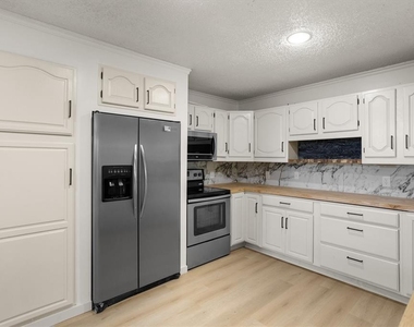 8725 Erie Lane - Photo Thumbnail 15