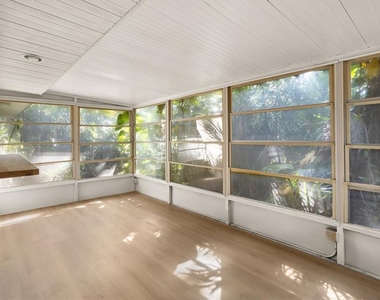 8725 Erie Lane - Photo Thumbnail 17