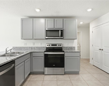 13322 Golden Lime Avenue - Photo Thumbnail 16
