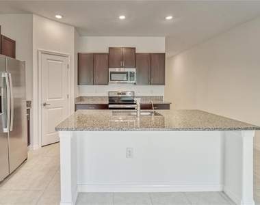 5514 Blue Azure Drive - Photo Thumbnail 10
