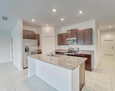 5514 Blue Azure Drive - Photo Thumbnail 11