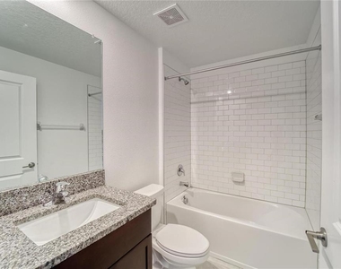 5514 Blue Azure Drive - Photo Thumbnail 6