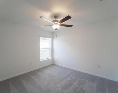 5514 Blue Azure Drive - Photo Thumbnail 8