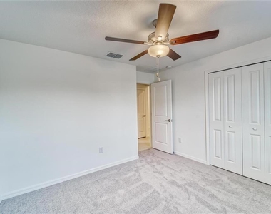 5514 Blue Azure Drive - Photo Thumbnail 4