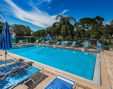 250 Woodlake Wynde - Photo Thumbnail 14