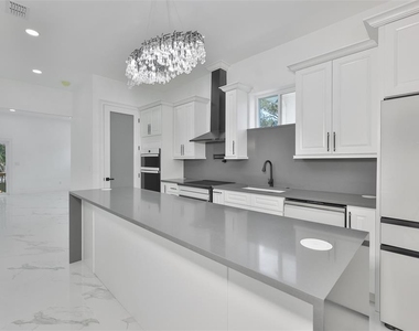 2816 Corrine Street - Photo Thumbnail 9