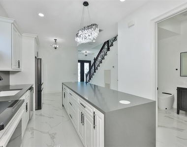 2816 Corrine Street - Photo Thumbnail 12
