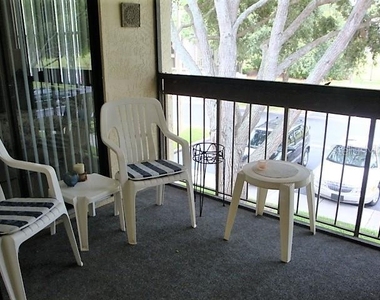272 Woodlake Wynde - Photo Thumbnail 7