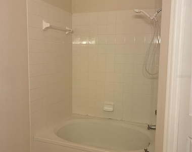 8648 Hunters Key Circle - Photo Thumbnail 15