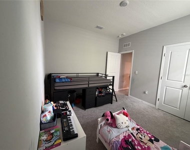 3747 Capri Coast Drive - Photo Thumbnail 12