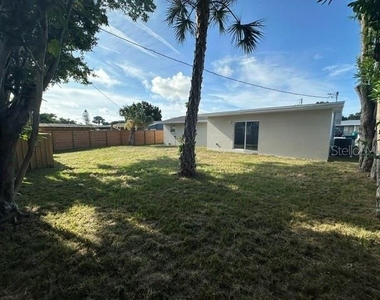 11525 81st Place - Photo Thumbnail 26