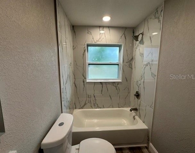11525 81st Place - Photo Thumbnail 21