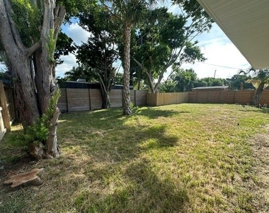 11525 81st Place - Photo Thumbnail 25