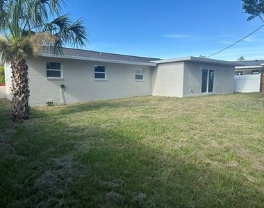 11525 81st Place - Photo Thumbnail 27
