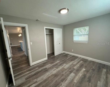 11525 81st Place - Photo Thumbnail 19