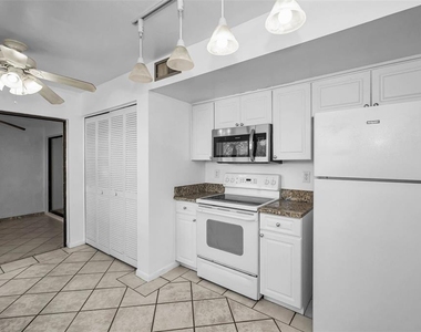 10626 Longwood Drive - Photo Thumbnail 15