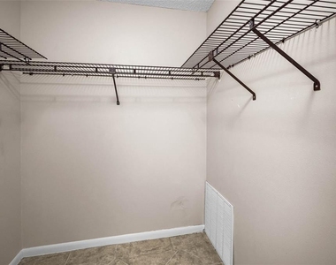 10626 Longwood Drive - Photo Thumbnail 23
