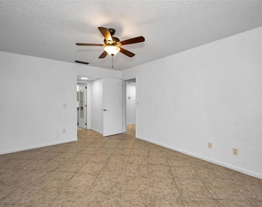 10626 Longwood Drive - Photo Thumbnail 21