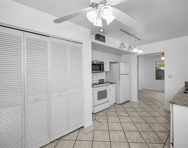 10626 Longwood Drive - Photo Thumbnail 18