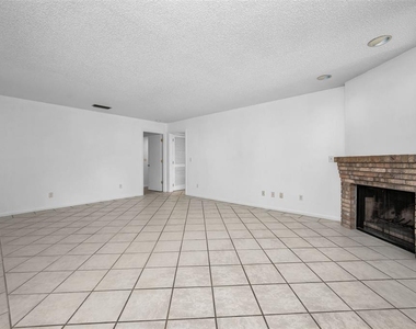 10626 Longwood Drive - Photo Thumbnail 5
