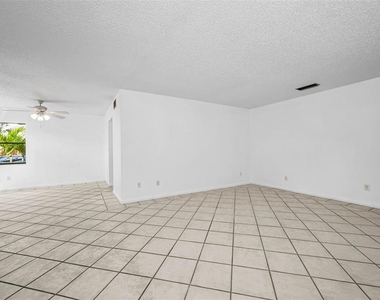 10626 Longwood Drive - Photo Thumbnail 7
