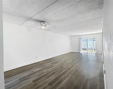 4435 1st Street Ne - Photo Thumbnail 3
