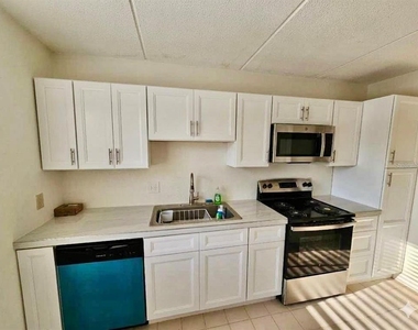 4435 1st Street Ne - Photo Thumbnail 2