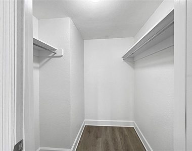 4435 1st Street Ne - Photo Thumbnail 11