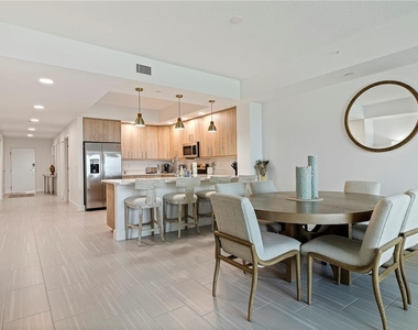 415 Island Way - Photo Thumbnail 13