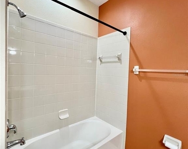 9606 Oak Glade Avenue - Photo Thumbnail 6