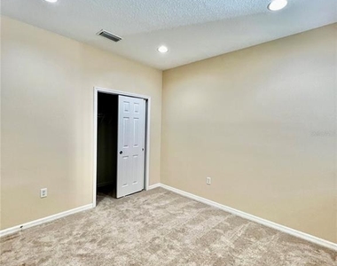 9606 Oak Glade Avenue - Photo Thumbnail 8