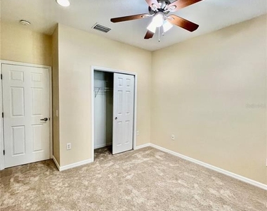 9606 Oak Glade Avenue - Photo Thumbnail 4