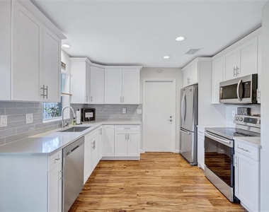 504 7th Street Se - Photo Thumbnail 11